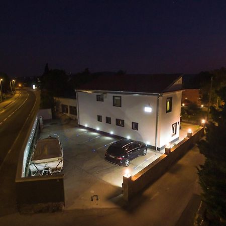 Jeli Apartments Starigrad Paklenica Rum bild