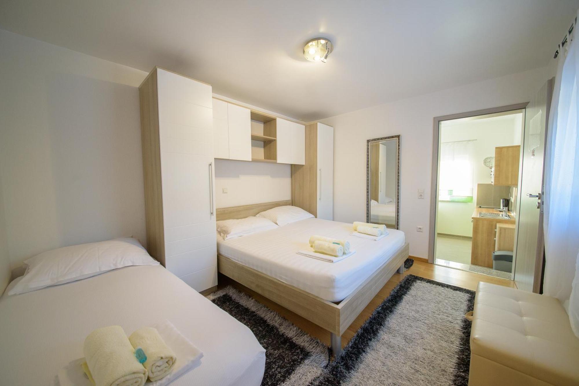 Jeli Apartments Starigrad Paklenica Rum bild