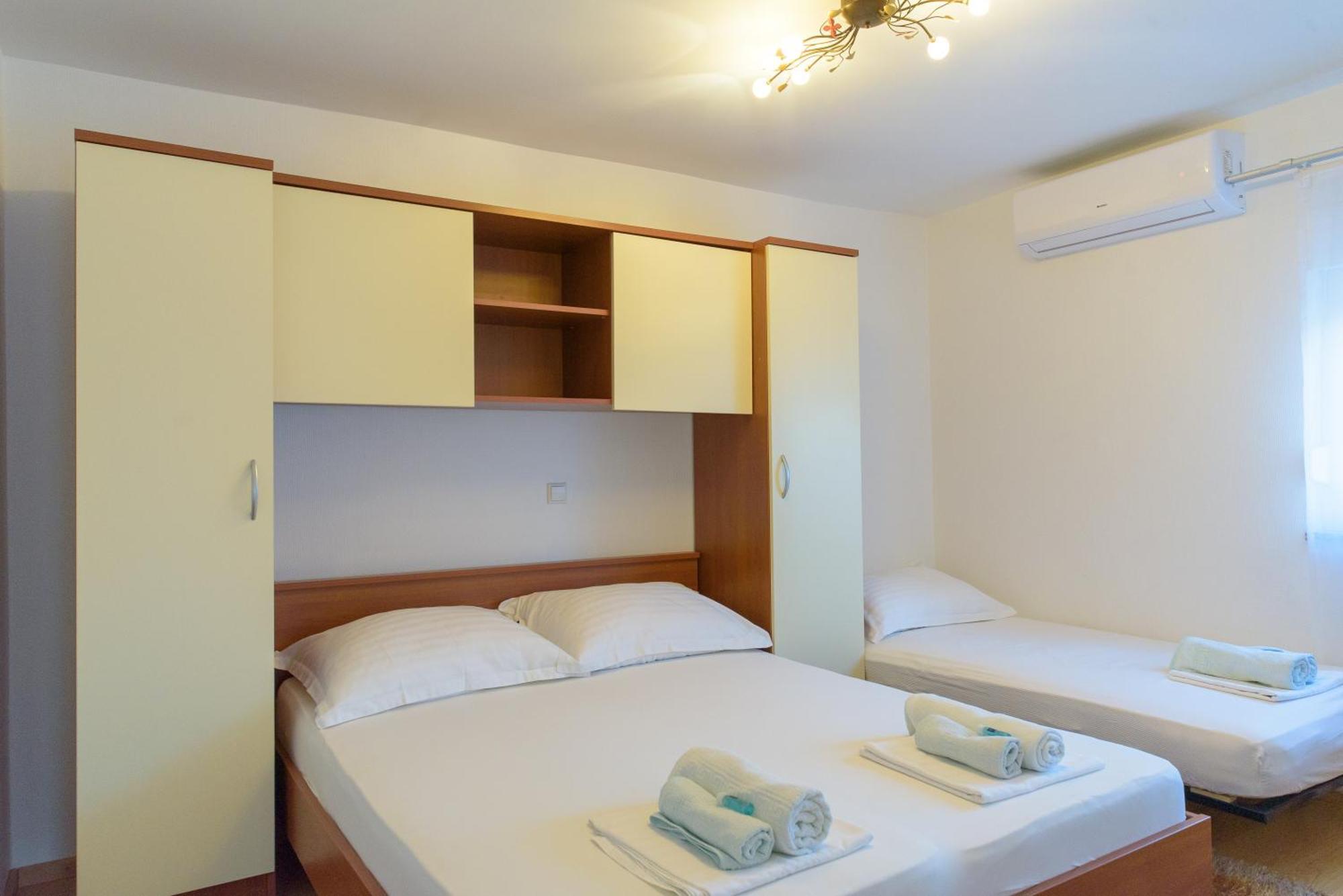 Jeli Apartments Starigrad Paklenica Rum bild