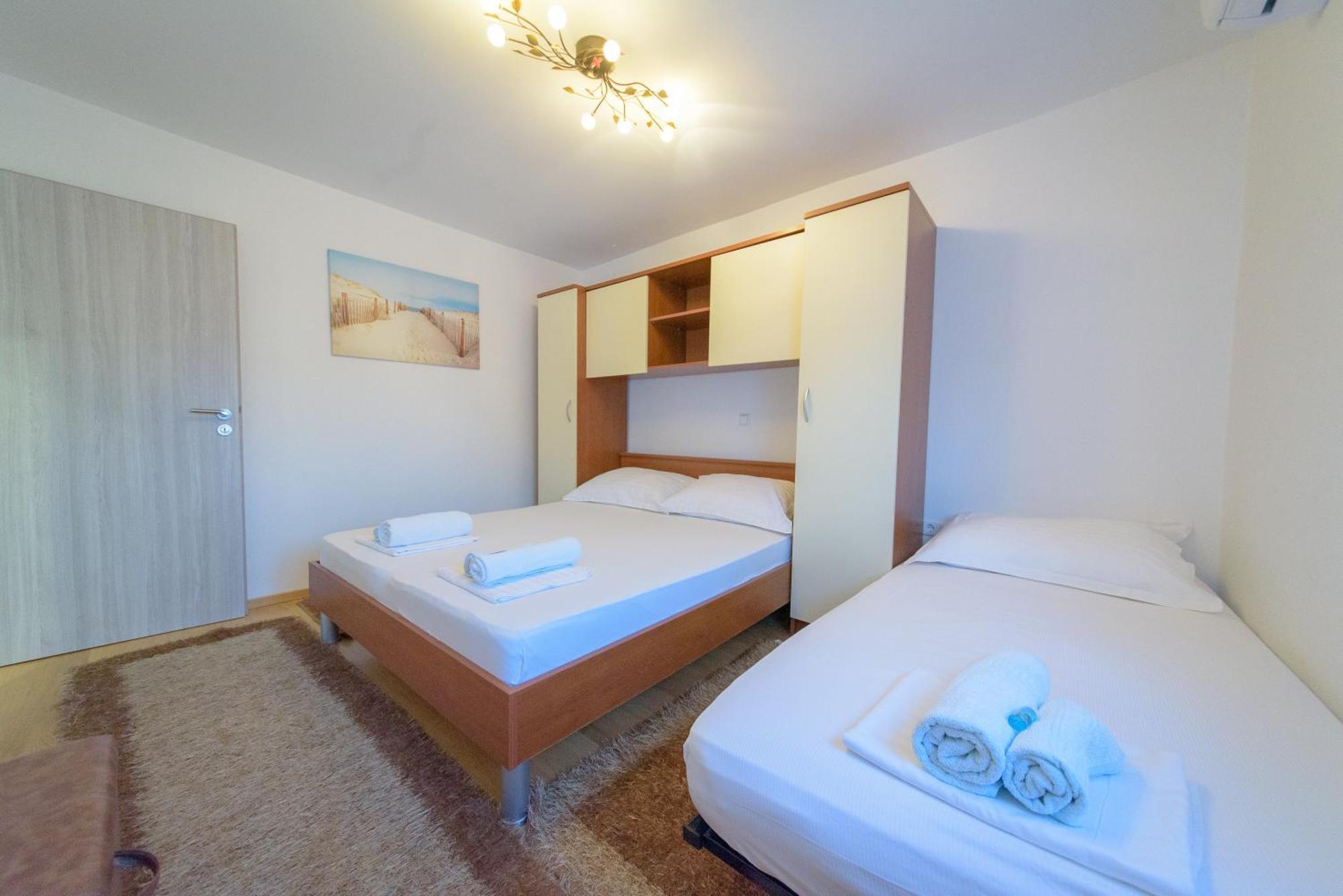 Jeli Apartments Starigrad Paklenica Rum bild