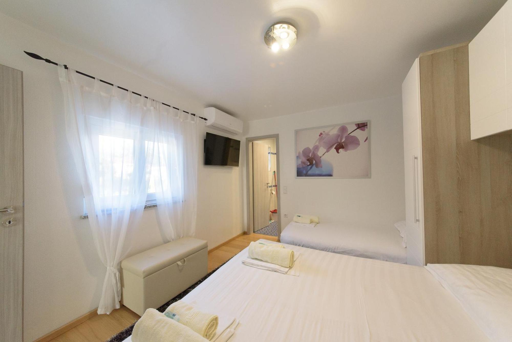 Jeli Apartments Starigrad Paklenica Rum bild