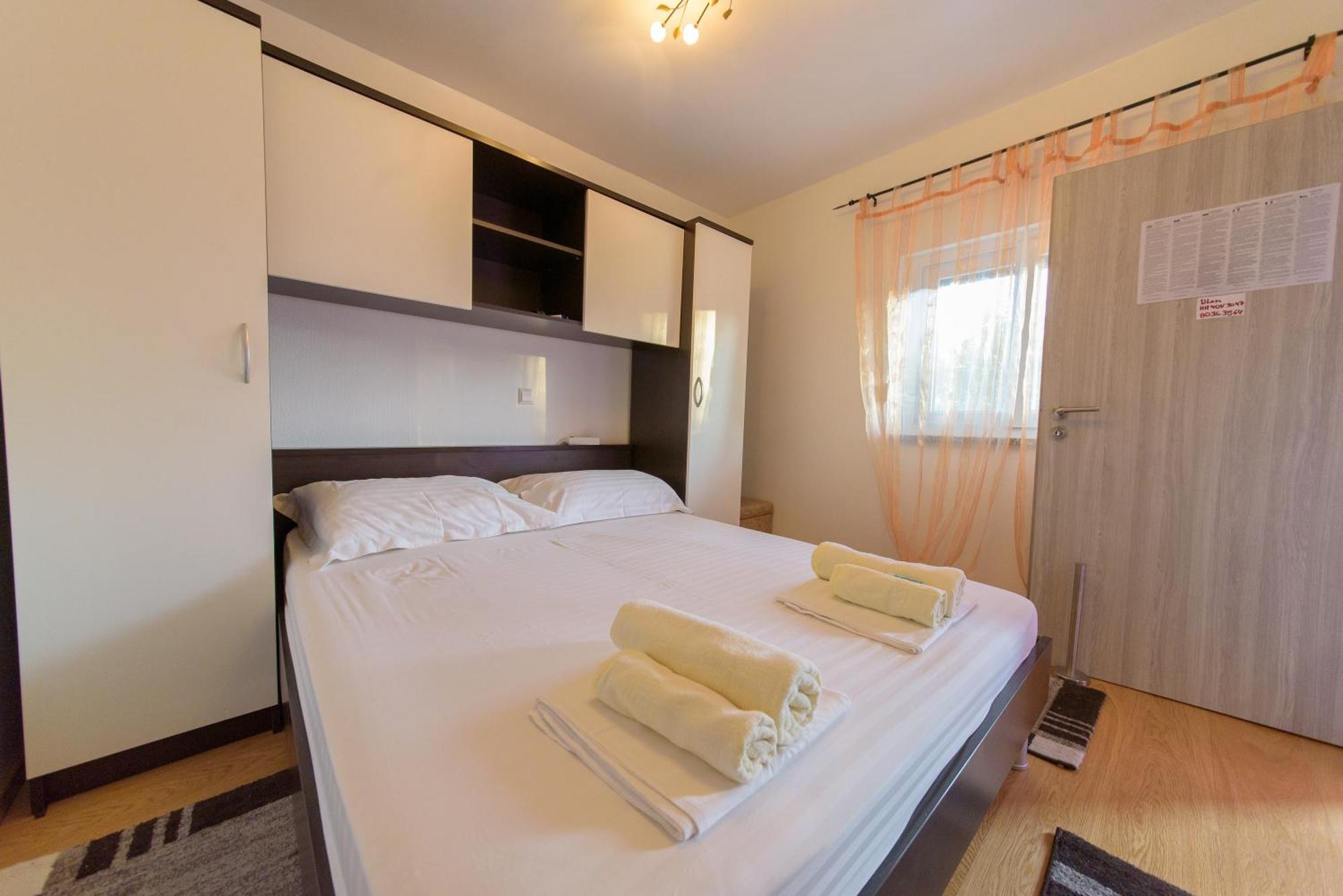 Jeli Apartments Starigrad Paklenica Rum bild