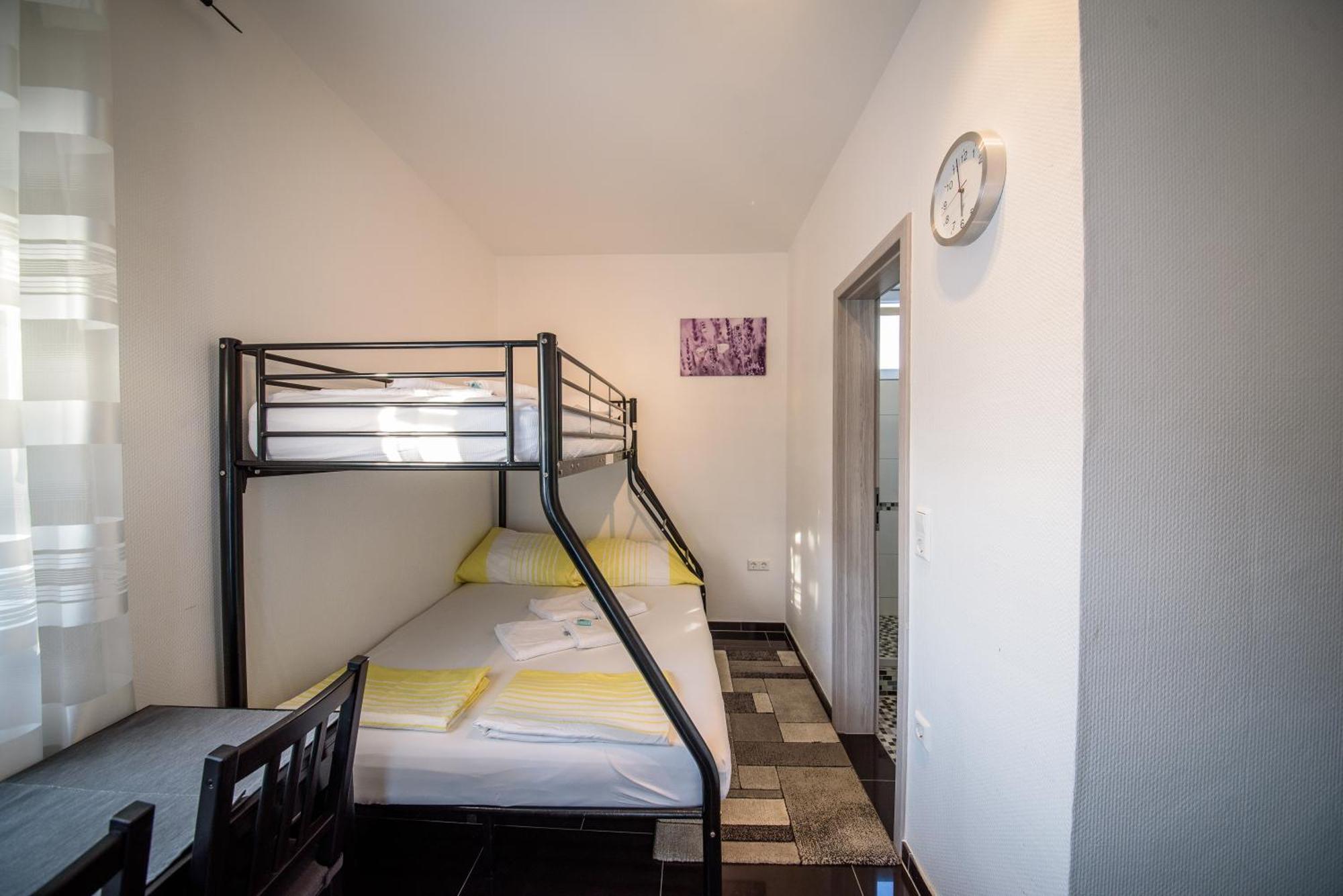 Jeli Apartments Starigrad Paklenica Rum bild