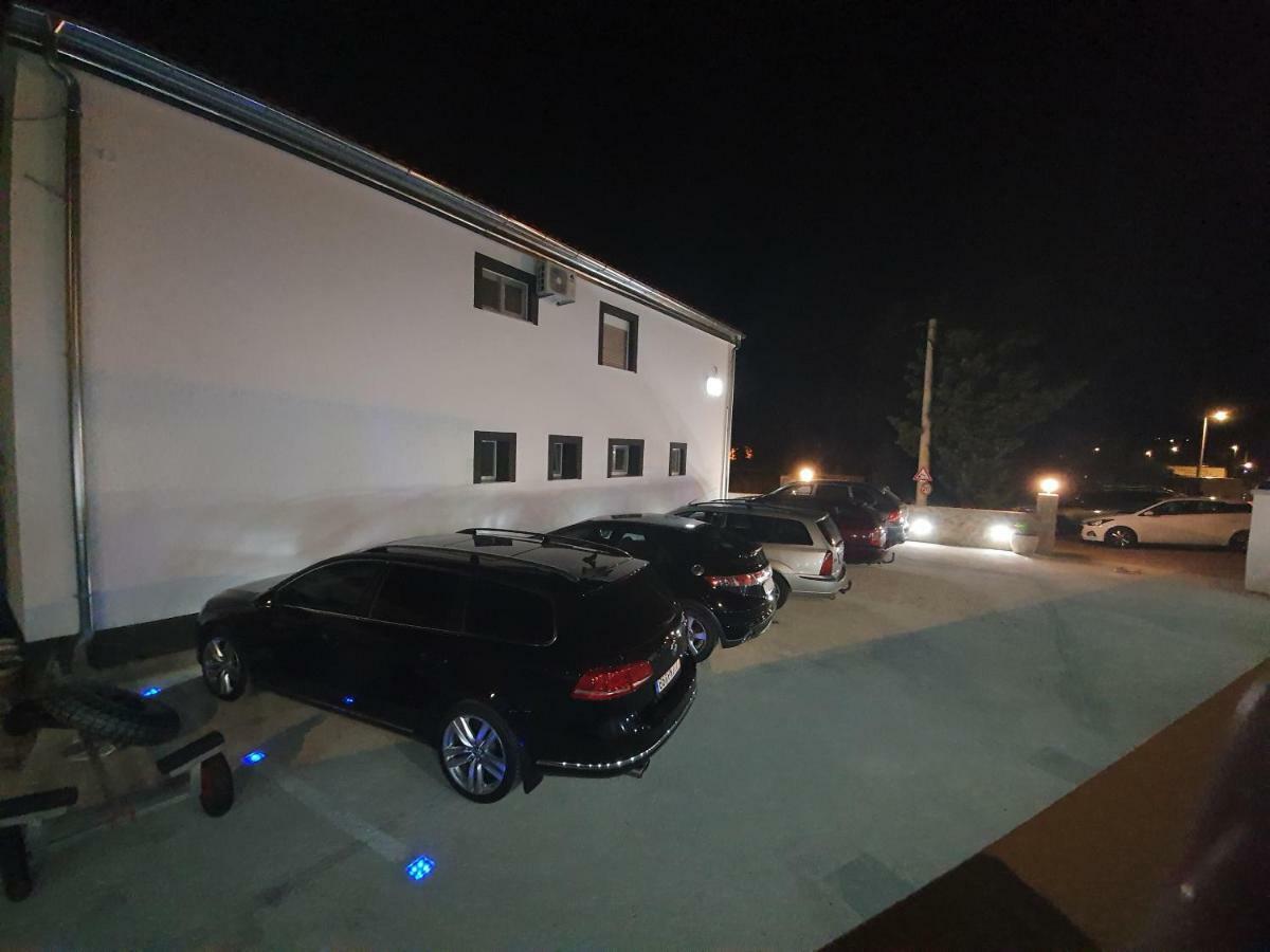 Jeli Apartments Starigrad Paklenica Exteriör bild